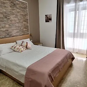 https://la-casa-di-viola-1.it-romehotels.com